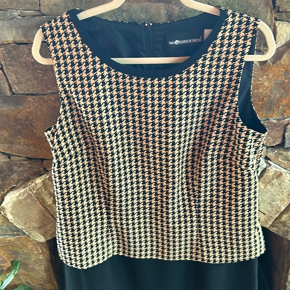 Classic Black and Cream Houndstooth Dress; Size 12; Sleeveless; Lined; Perfect! - Picture 3 of 10